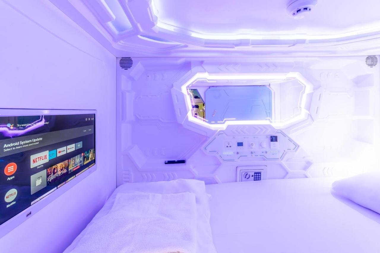 Capsule Inn Єрусалим Екстер'єр фото