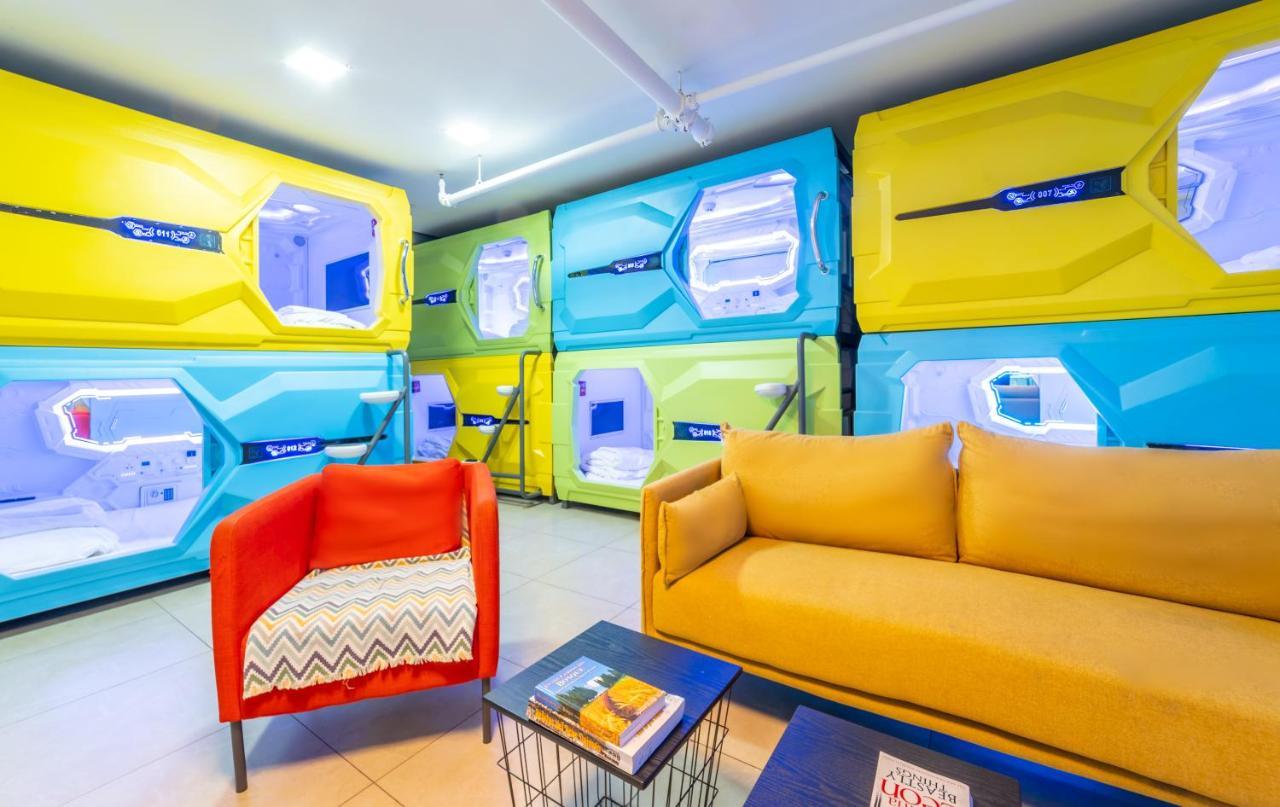 Capsule Inn Єрусалим Екстер'єр фото