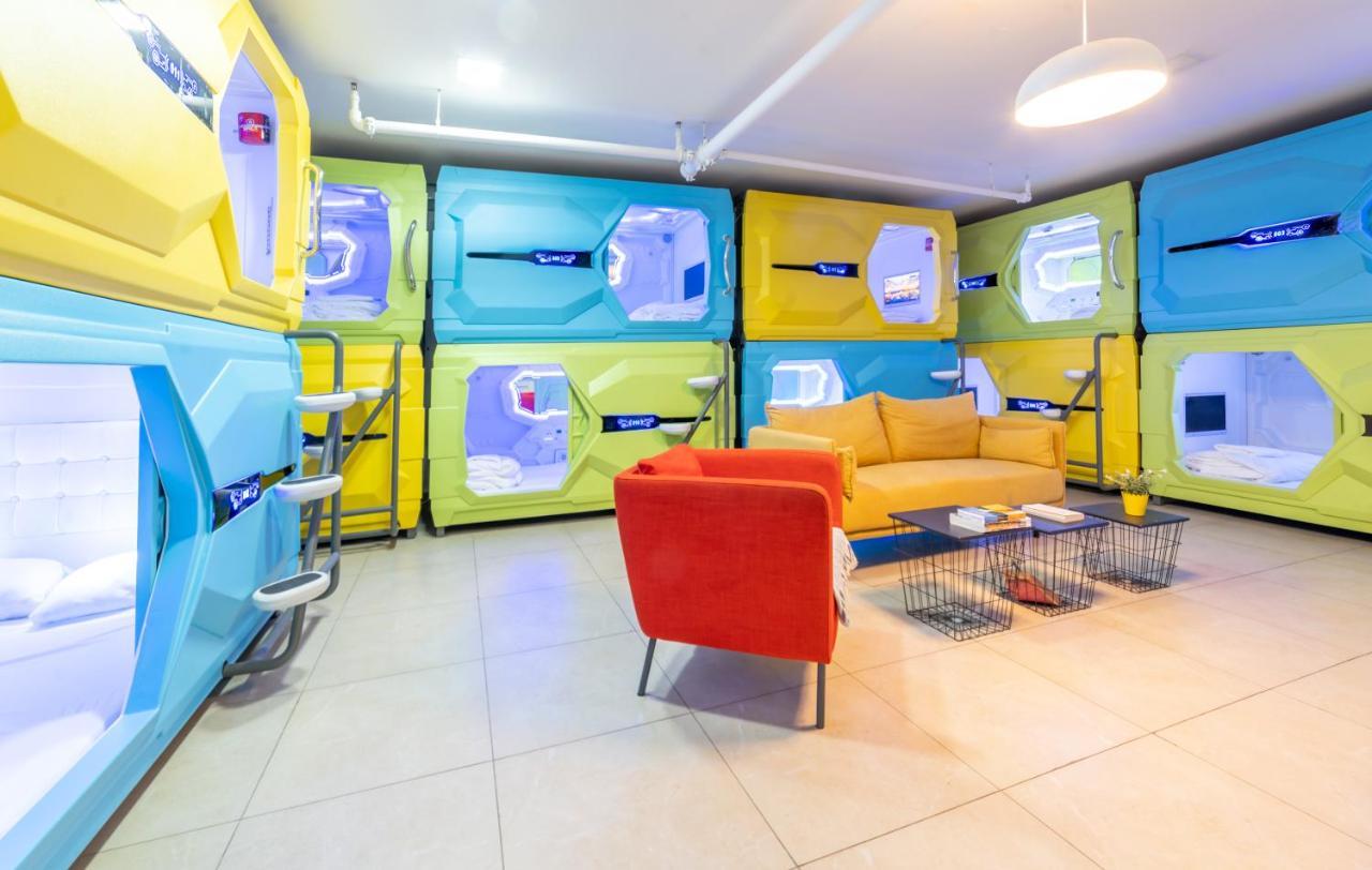 Capsule Inn Єрусалим Екстер'єр фото