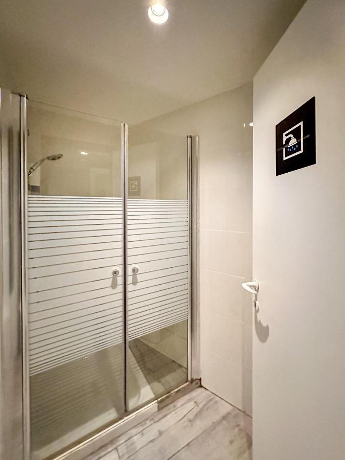 Capsule Inn Єрусалим Екстер'єр фото