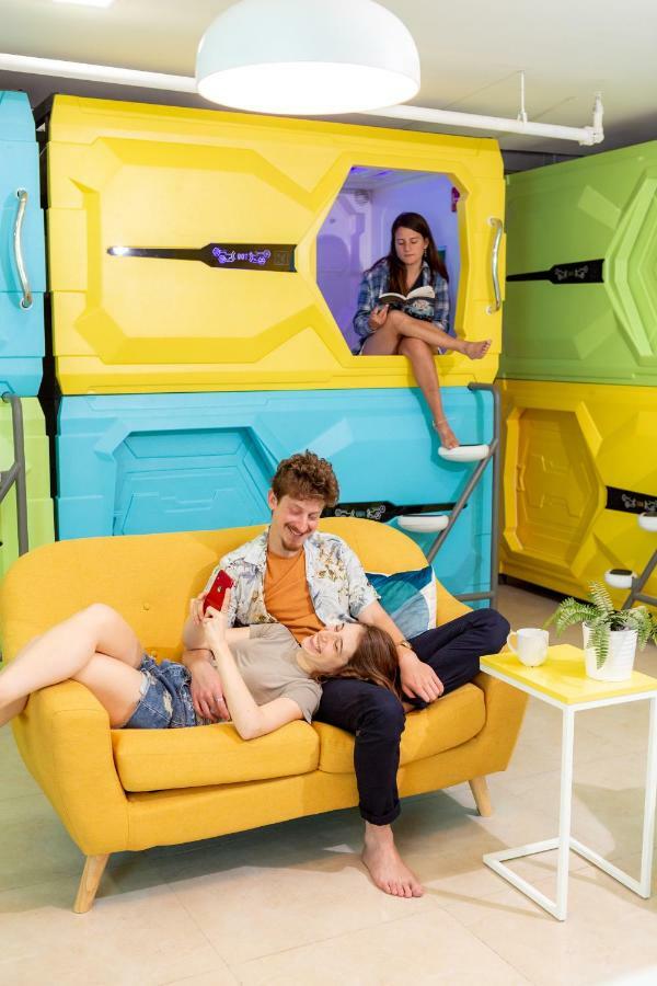 Capsule Inn Єрусалим Екстер'єр фото