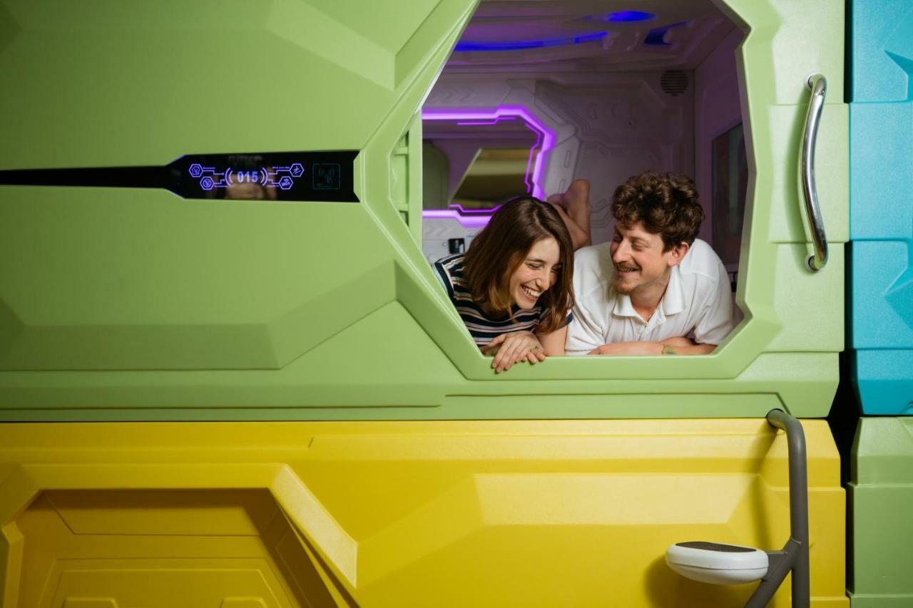 Capsule Inn Єрусалим Екстер'єр фото